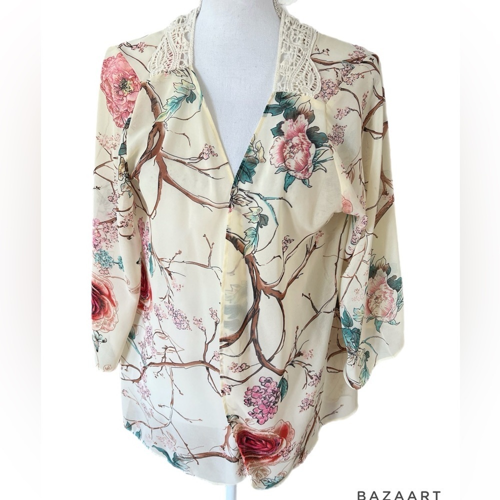🔥🔥Passport Cream And Floral Shrug With Crochet Back Size M - Picture 2 of 4